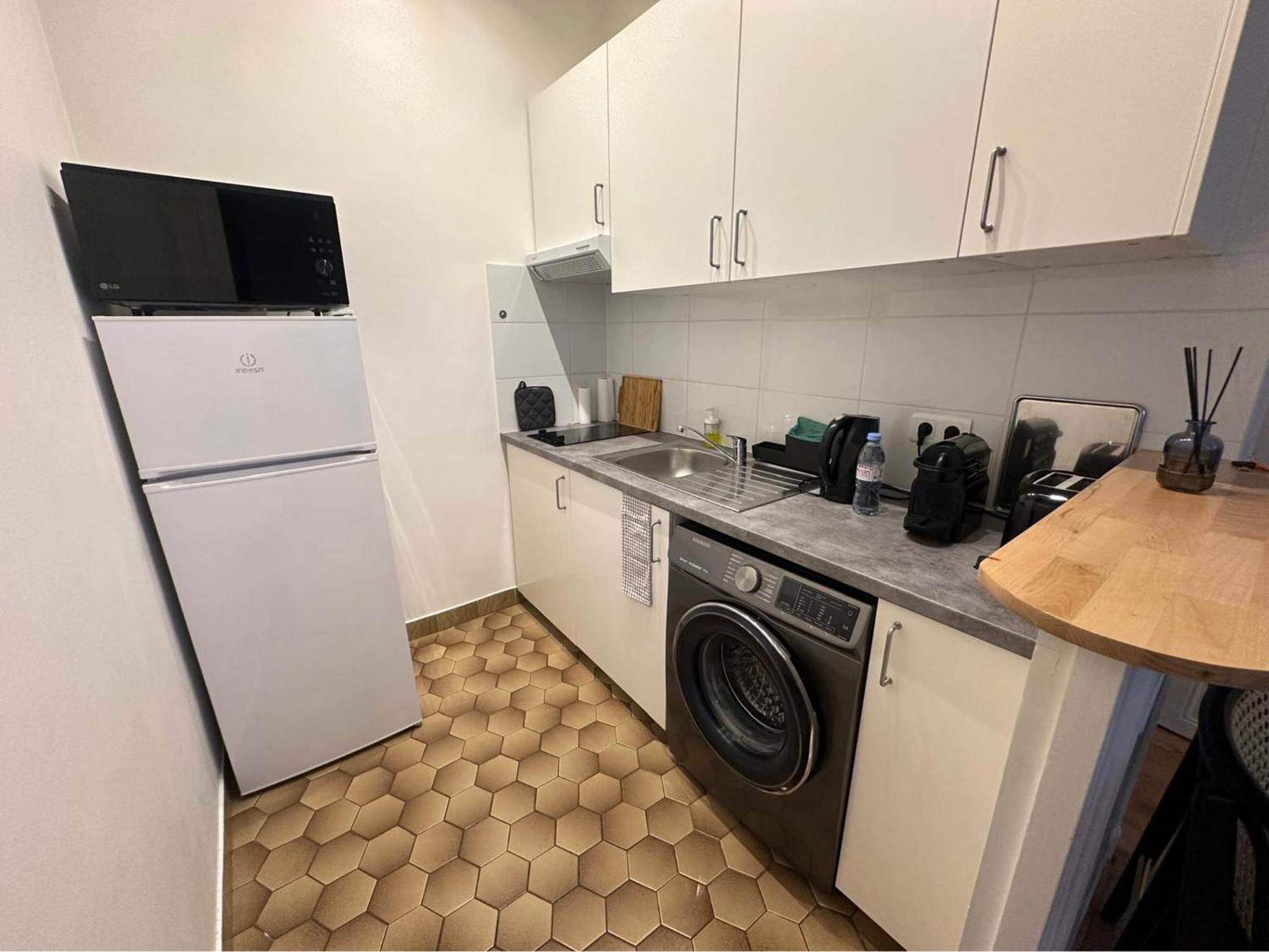 8 Apartment *